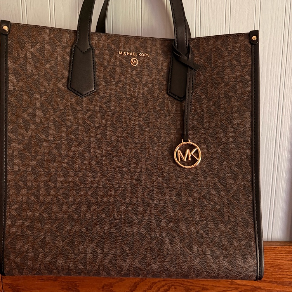 Michael Kors Maple Brown Signature  Crossbody/Tote Bag